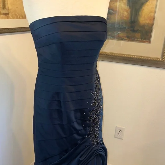 YSA MAKINO Elegant Navy Strapless Beaded Evening Gown Size 4/6 - Picture 3 of 16